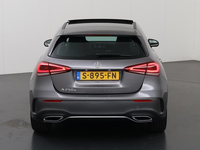Mercedes-Benz A-KLASSE 250 e AMG Line | Panoramadak | Achteruitrijcamera | Stoelverwarming | Widescreen |