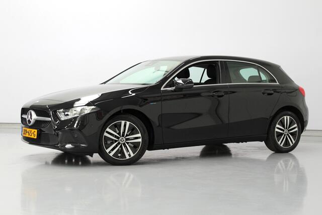 Mercedes-Benz A-KLASSE 250 e 161PK, RIJKLAAR | HYBRIDE | DEELS LEER | STOELVERWARMING | STANDKACHEL | CARPLAY | NAVI