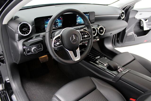 Mercedes-Benz A-KLASSE 250 e 161PK, RIJKLAAR | HYBRIDE | DEELS LEER | STOELVERWARMING | STANDKACHEL | CARPLAY | NAVI