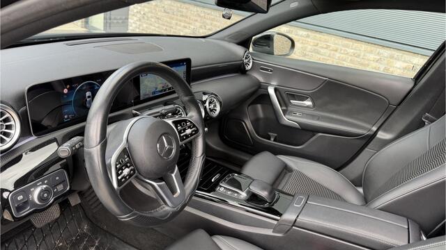 Mercedes-Benz A-KLASSE 180 Business Solution Luxury Panoramadak / Sportstoelen / 1/2 leren bekleding