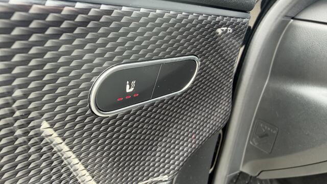 Mercedes-Benz A-KLASSE 180 Business Solution Luxury Panoramadak / Sportstoelen / 1/2 leren bekleding