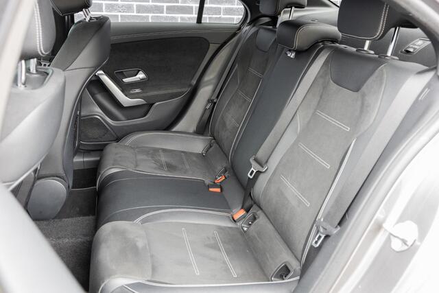 Mercedes-Benz A-KLASSE A 250 e Advantage | Plug-in Hybrid (PHEV) | AMG-Line | Night-pakket | MBUX Volledig Digitaal | Apple Carplay | Android Auto | Stoelverwarming | Parkeersensoren | Lichtmetalen Velgen 18 inch