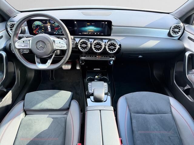 Mercedes-Benz A-KLASSE 180 AMG Night Edition Aut- NAP 68dkm, Sfeerverlichting, Camera, Xenon led, Sport Interieur