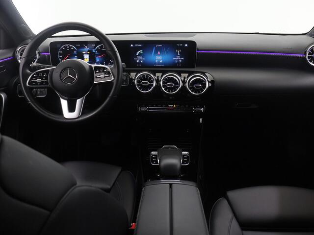 Mercedes-Benz A-KLASSE 200 Launch Edition Premium | AMG | Night | Panoramadak | Widescreen | Thermotronic |