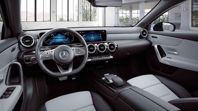 Mercedes-Benz A-KLASSE 200 Business Solution AMG | Night | Panoramadak | Widescreen | Stoelverwarming |