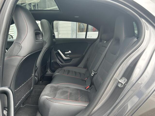 Mercedes-Benz A-KLASSE 250 e AMG | Panoramadak | Dodehoekassistent | Privacy Glas Achter | Sfeerverlichting | Stoelverwarming | Parkeersensoren |