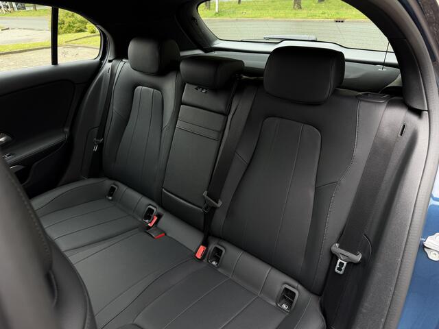 Mercedes-Benz A-KLASSE 250 e Business Solution Luxury / Keyless / Trekhaak (1.600KG) / Panodak / Camera / Elek. Stoelen /
