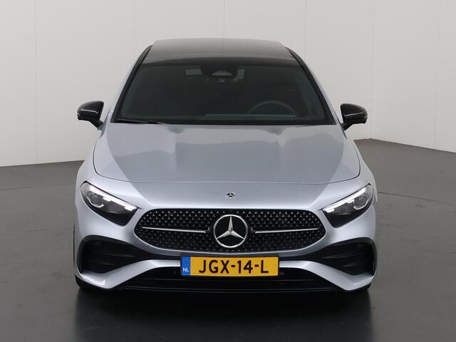 Mercedes-Benz A-KLASSE 180 Business Solution AMG | Night | Panoramaschuifdak | Premium Plus | Head-Up | MULTIBEAM LED | Dodehoekassistent | 19 inch AMG-velgen |