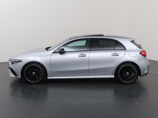 Mercedes-Benz A-KLASSE 180 Business Solution AMG | Night | Panoramaschuifdak | Premium Plus | Head-Up | MULTIBEAM LED | Dodehoekassistent | 19 inch AMG-velgen |