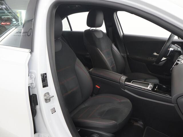 Mercedes-Benz A-KLASSE 180 AMG Line | Widescreen | Keyless | Stoelverwarming | Achteruitrijcamera |