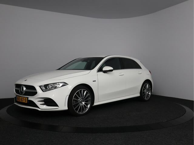 Mercedes-Benz A-KLASSE 250 e Business Solution AMG Limited | Trekhaak elektrisch wegklapbaar | PHEV | Stoelverwarming | Widescreen |