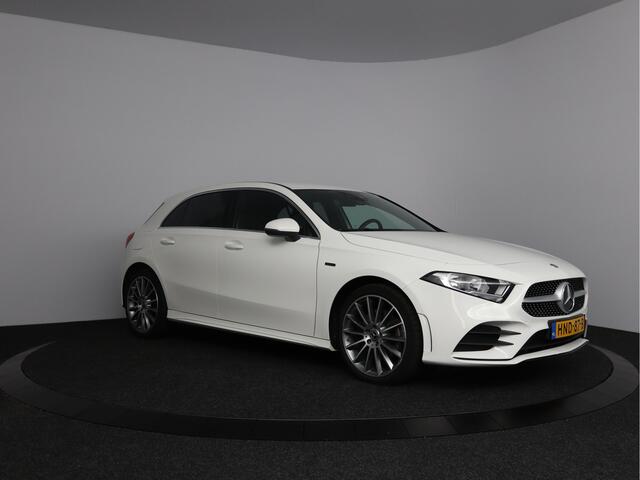 Mercedes-Benz A-KLASSE 250 e Business Solution AMG Limited | Trekhaak elektrisch wegklapbaar | PHEV | Stoelverwarming | Widescreen |