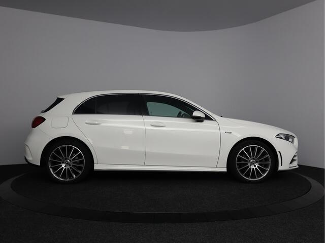 Mercedes-Benz A-KLASSE 250 e Business Solution AMG Limited | Trekhaak elektrisch wegklapbaar | PHEV | Stoelverwarming | Widescreen |