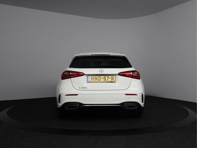 Mercedes-Benz A-KLASSE 250 e Business Solution AMG Limited | Trekhaak elektrisch wegklapbaar | PHEV | Stoelverwarming | Widescreen |