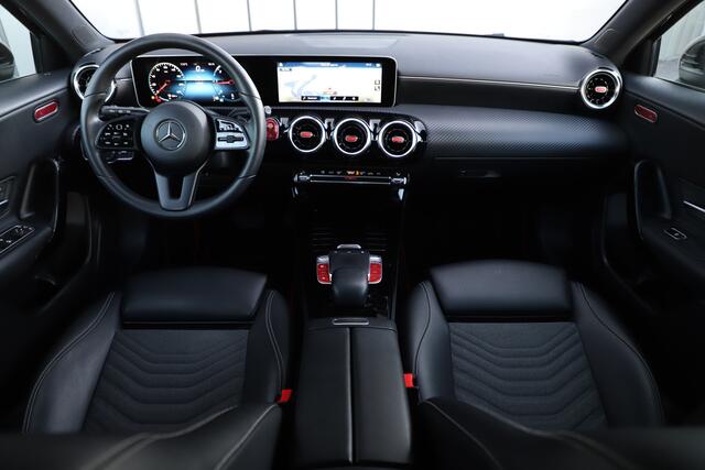 Mercedes-Benz A-KLASSE 180d Business Solution | 116PK | Led | Widescreen | Stoelverwarming | Trekhaak | Cruise | NL-Auto | 2018.