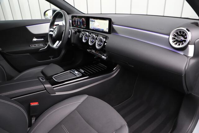 Mercedes-Benz A-KLASSE 250e AMG | 218PK | Sfeerverlichting | Widescreen | Stuurverwarming | ACC+ | Standkachel | Camera | 2025.