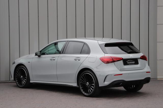 Mercedes-Benz A-KLASSE 250e AMG | 218PK | Sfeerverlichting | Widescreen | Stuurverwarming | ACC+ | Standkachel | Camera | 2025.