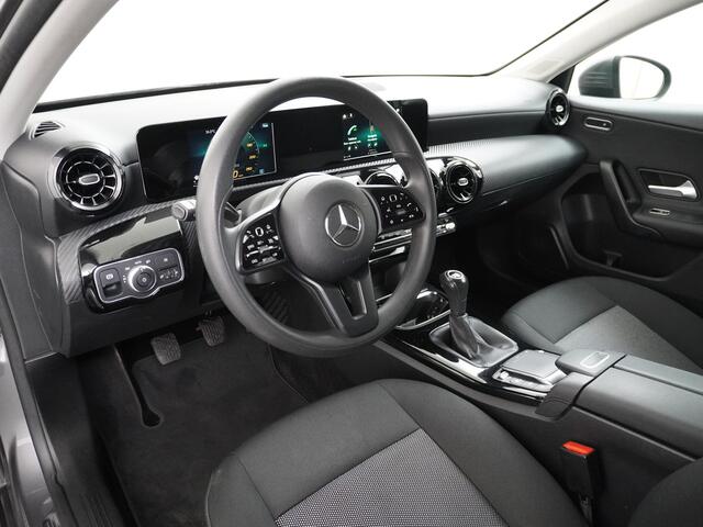 Mercedes-Benz A-KLASSE 180 Navi Virtual-Cockpit AMG Camera Ecc Cruise Control Pdc Keyless Stoelverwarming Regen-Lichtsensor Led Lmv Bluetooth