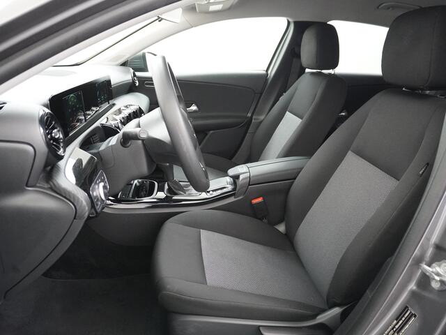 Mercedes-Benz A-KLASSE 180 Navi Virtual-Cockpit AMG Camera Ecc Cruise Control Pdc Keyless Stoelverwarming Regen-Lichtsensor Led Lmv Bluetooth
