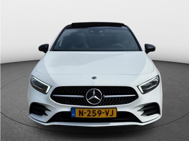 Mercedes-Benz A-KLASSE 180 Business Solution AMG | Night pakket | Panoramadak | Sfeerle