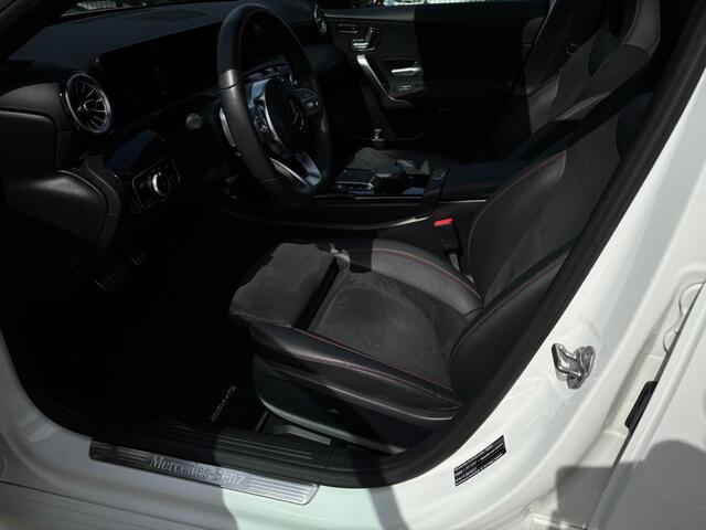 Mercedes-Benz A-KLASSE 180 Business Solution AMG | Night pakket | Panoramadak | Sfeerle