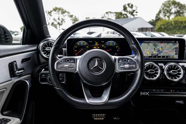 Mercedes-Benz A-KLASSE 200 Premium Plus AMG | Pano | Memory