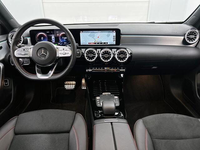 Mercedes-Benz A-KLASSE 250 e AMG Line | Panoramadak | Achteruitrijcamera | Digitale radio DAB+ | Night pakket | Inclusief 24 maanden MB Certified garantie voor Europa.