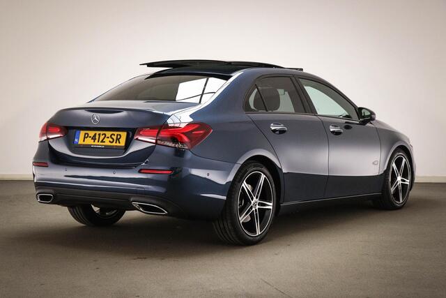 Mercedes-Benz A-KLASSE 200 Luxury Line | PREMIUM PACK | PANORAMADAK | MATRIX LED | LEDER | APPLE | HOUTAFWERKING