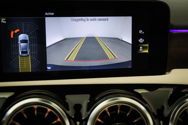 Mercedes-Benz A-KLASSE 200 Luxury Line | PREMIUM PACK | PANORAMADAK | MATRIX LED | LEDER | APPLE | HOUTAFWERKING