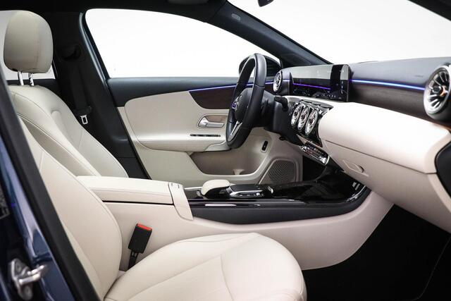 Mercedes-Benz A-KLASSE 200 Luxury Line | PREMIUM PACK | PANORAMADAK | MATRIX LED | LEDER | APPLE | HOUTAFWERKING