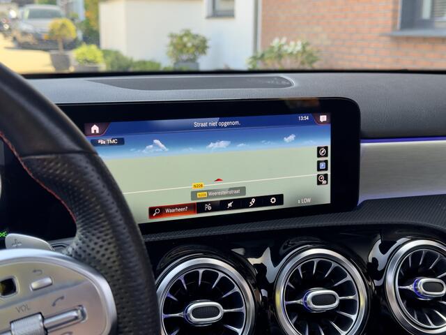 Mercedes-Benz A-KLASSE 180 AUT7 AMG-LINE PANODAK LEDER NAVI CAMERA VIRTUAL-DASH APPLE-CARPLAY LED LMV PDC