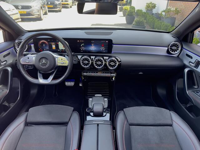 Mercedes-Benz A-KLASSE 180 AUT7 AMG-LINE PANODAK LEDER NAVI CAMERA VIRTUAL-DASH APPLE-CARPLAY LED LMV PDC