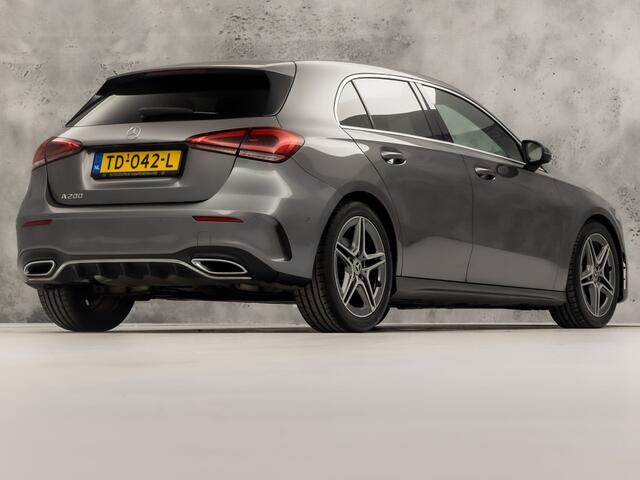 Mercedes-Benz A-KLASSE 200 AMG Sport 163Pk Automaat (GROOT NAVI, SFEERVERLICHTING, CAMERA, LEDER, STOELVERWARMING, SPORTSTOELEN, GETINT GLAS, LANE ASSIST, NIEUWE APK, NIEUWSTAAT)