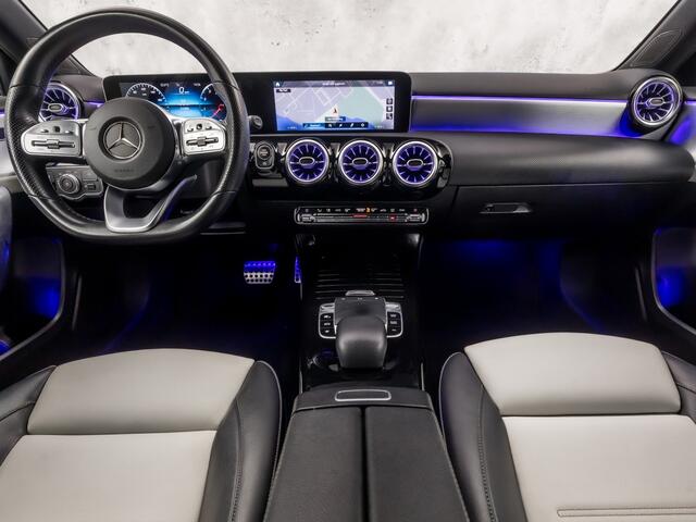 Mercedes-Benz A-KLASSE 200 AMG Sport 163Pk Automaat (GROOT NAVI, SFEERVERLICHTING, CAMERA, LEDER, STOELVERWARMING, SPORTSTOELEN, GETINT GLAS, LANE ASSIST, NIEUWE APK, NIEUWSTAAT)