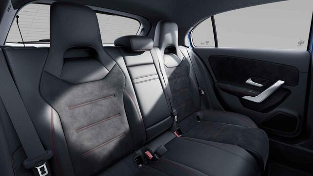 Mercedes-Benz A-KLASSE 180 AMG Line | Stoelverwarming |Widescreen | Sfeerverlichting | Getint glas | Achteruitrijcamera |