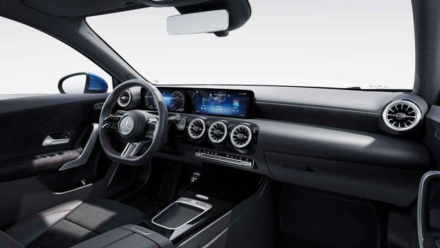 Mercedes-Benz A-KLASSE 180 AMG Line | Stoelverwarming |Widescreen | Sfeerverlichting | Getint glas | Achteruitrijcamera |