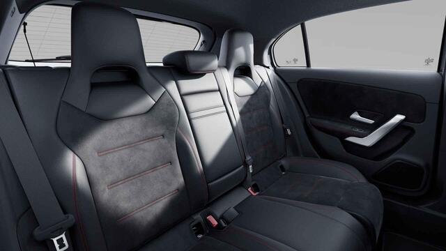 Mercedes-Benz A-KLASSE 250 e Star Edition AMG Line | Widescreen | Sfeerverlichting | Getint glas |