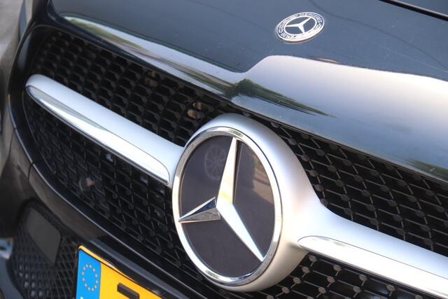Mercedes-Benz A-KLASSE 180 Business Solution, Trekhaak, Camera, Navi, Cruise