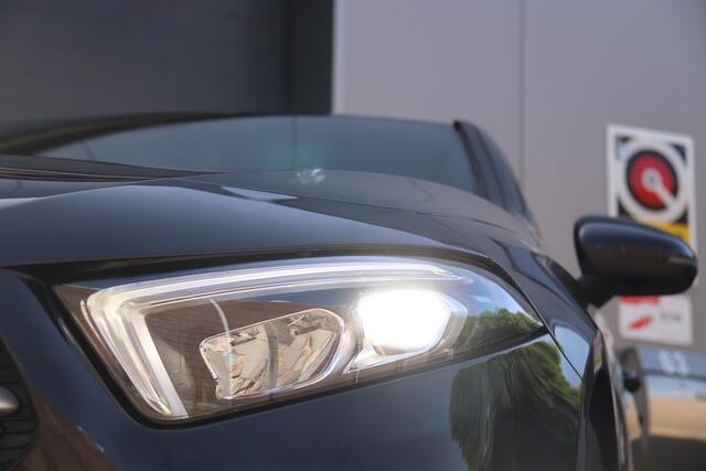 Mercedes-Benz A-KLASSE 180 Business Solution, Trekhaak, Camera, Navi, Cruise