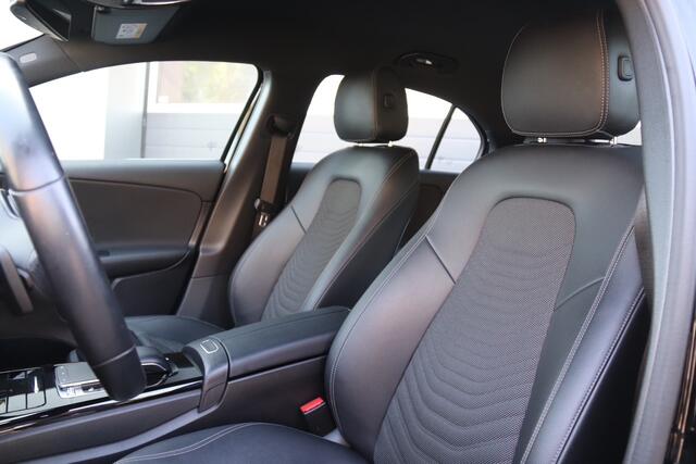 Mercedes-Benz A-KLASSE 180 Business Solution, Trekhaak, Camera, Navi, Cruise