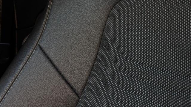 Mercedes-Benz A-KLASSE 180 Business Solution, Trekhaak, Camera, Navi, Cruise