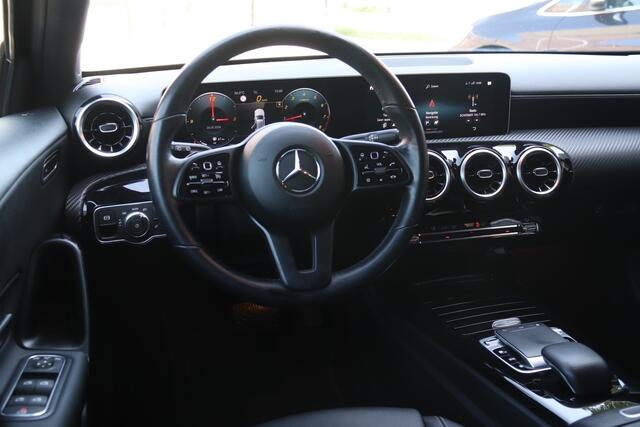 Mercedes-Benz A-KLASSE 180 Business Solution, Trekhaak, Camera, Navi, Cruise