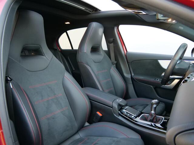 Mercedes-Benz A-KLASSE 180 Business Solution AMG 136 Pk Navi / DAB / Camera / 18 inch / Pano-dak