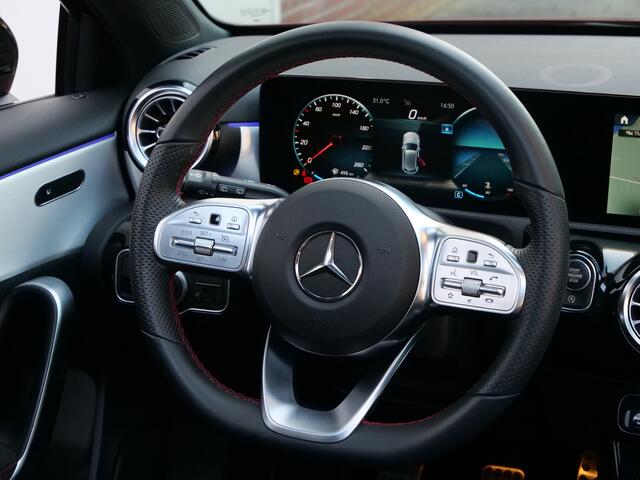 Mercedes-Benz A-KLASSE 180 Business Solution AMG 136 Pk Navi / DAB / Camera / 18 inch / Pano-dak