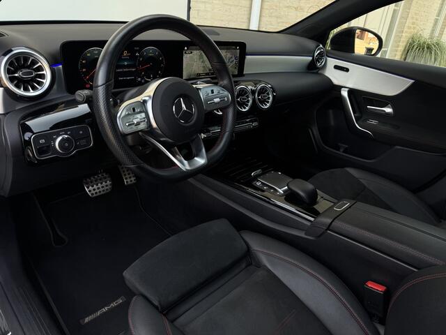 Mercedes-Benz A-KLASSE 180 AMG Aut Panoramadak Widescreen SfeerVerlichting Keyless SportLeder Led Camera Nightpakket Pdc