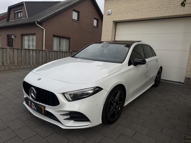 Mercedes-Benz A-KLASSE 180 AMG Aut Panoramadak Widescreen SfeerVerlichting Keyless SportLeder Led Camera Nightpakket Pdc