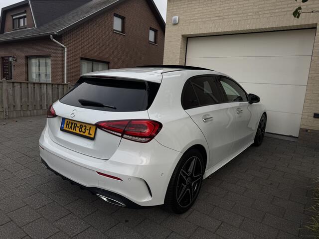 Mercedes-Benz A-KLASSE 180 AMG Aut Panoramadak Widescreen SfeerVerlichting Keyless SportLeder Led Camera Nightpakket Pdc