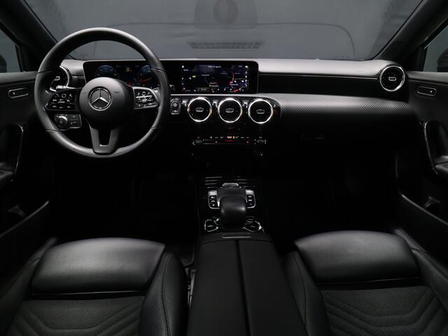 Mercedes-Benz A-KLASSE 200 Business Solution Plus Upgrade [APPLE CARPLAY, DIGITAL DASH, SCHUIFKANTELDAK, TREKHAAK, CAMERA, CRUISE CONTROL, CLIMATE CONTROL, NAVIGATIE, NIEUWSTAAT]
