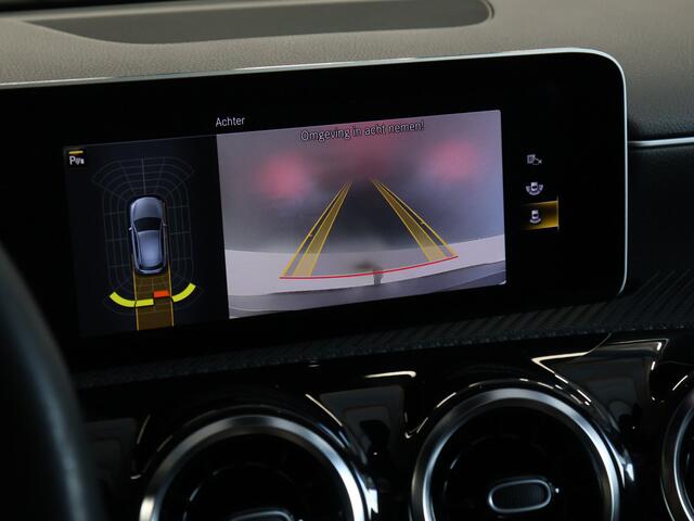 Mercedes-Benz A-KLASSE 200 Business Solution Plus Upgrade [APPLE CARPLAY, DIGITAL DASH, SCHUIFKANTELDAK, TREKHAAK, CAMERA, CRUISE CONTROL, CLIMATE CONTROL, NAVIGATIE, NIEUWSTAAT]