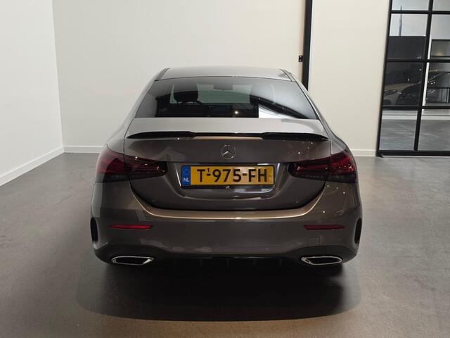 Mercedes-Benz A-KLASSE 180 Business Solution AMG - Apple Carplay/Android Auto - Stoelverwarming - Sfeerverlichting - Alcantara/Leder